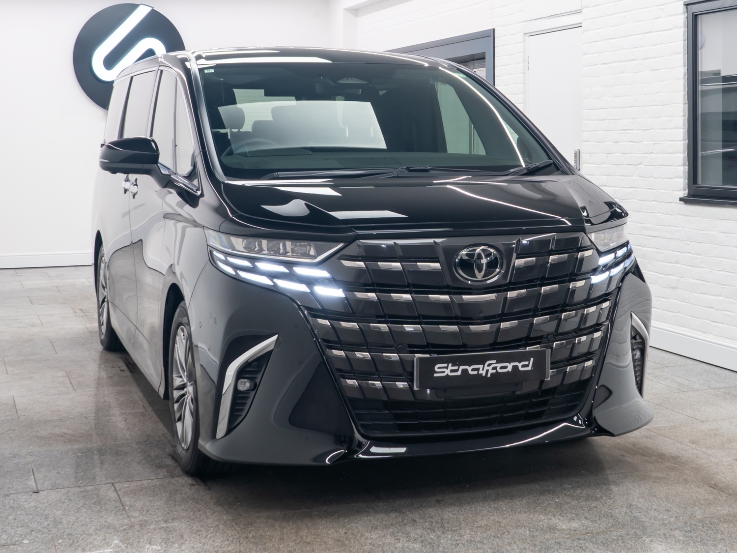 Toyota Alphard Brighton