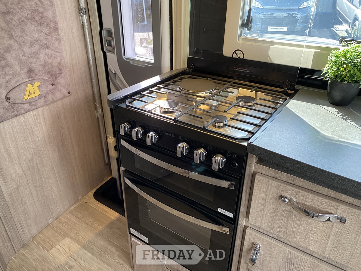 [2 berth ]Auto-Sleepers Winchcombe