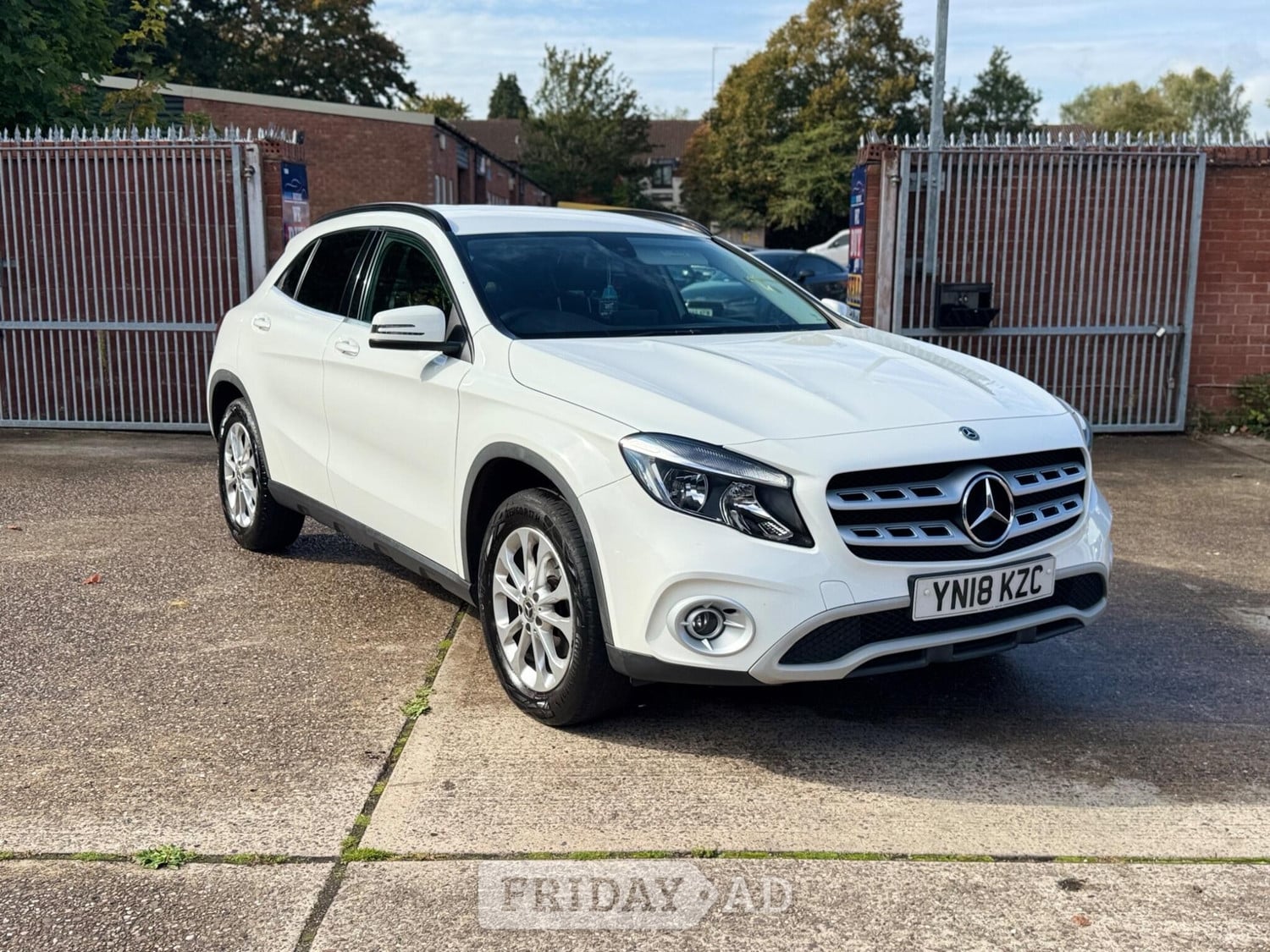 [ berth ]Mercedes-Benz GLA
