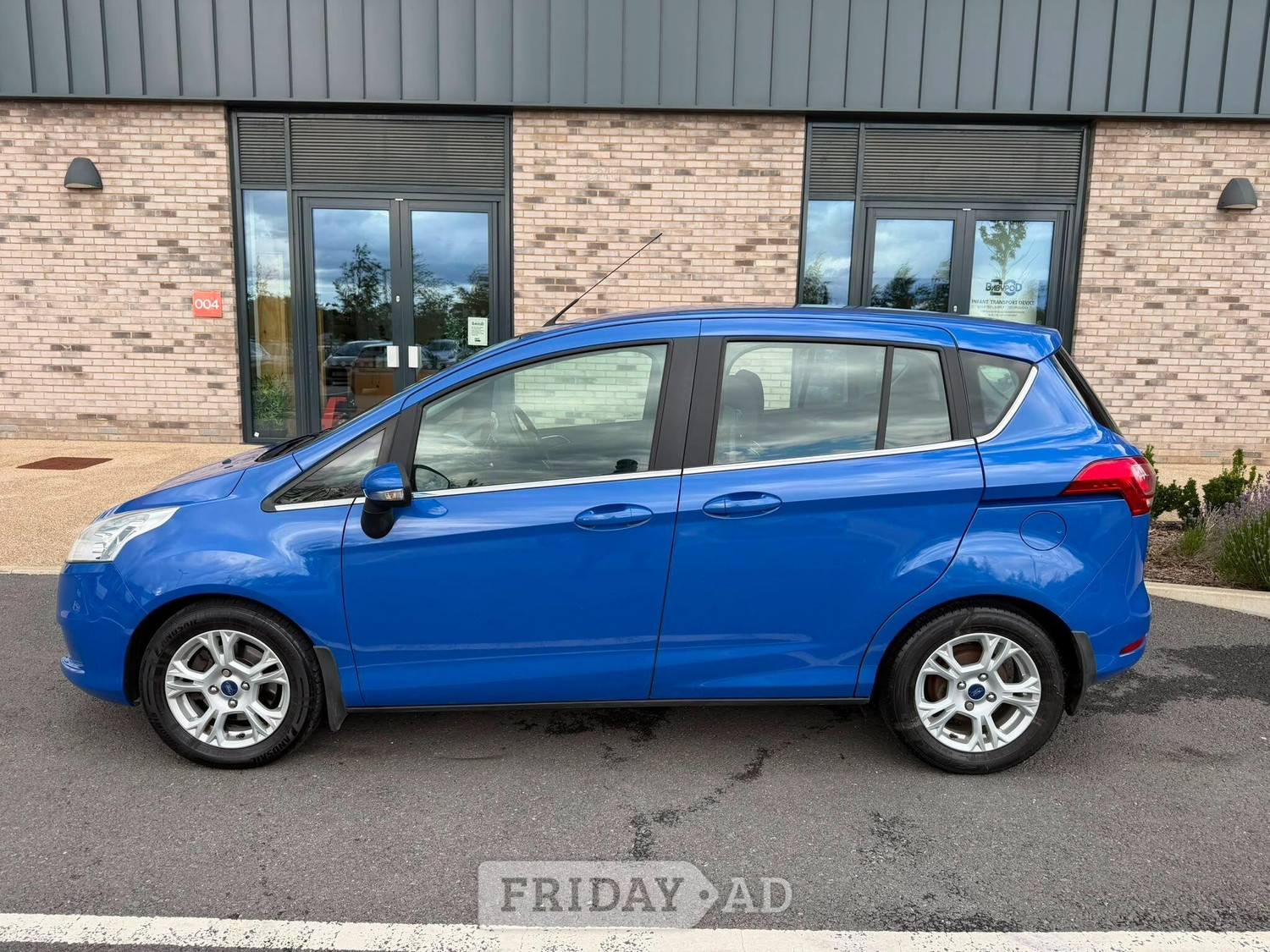 Ford B-MAX 2013 - Cars in Gillingham