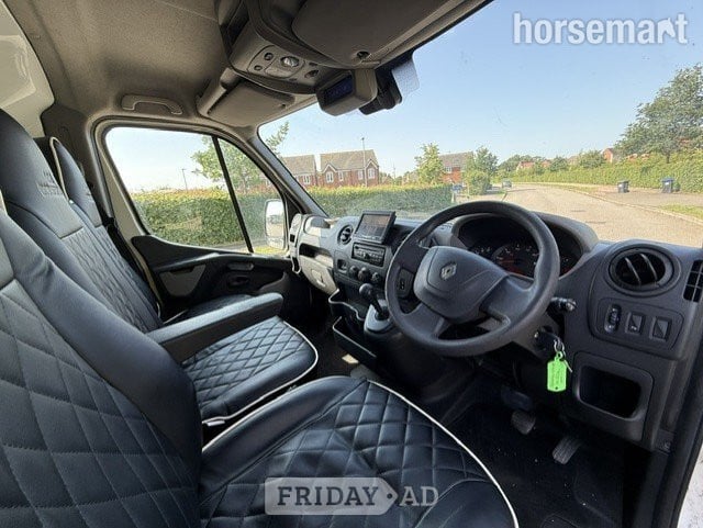 I.C.E Weekender Renault Master Automatic  Horsebox - Trailers & Horseboxes in Banbury