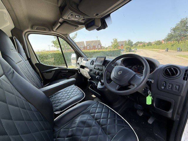 I.C.E Weekender Renault Master Automatic  Horsebox - Trailers & Horseboxes in Banbury
