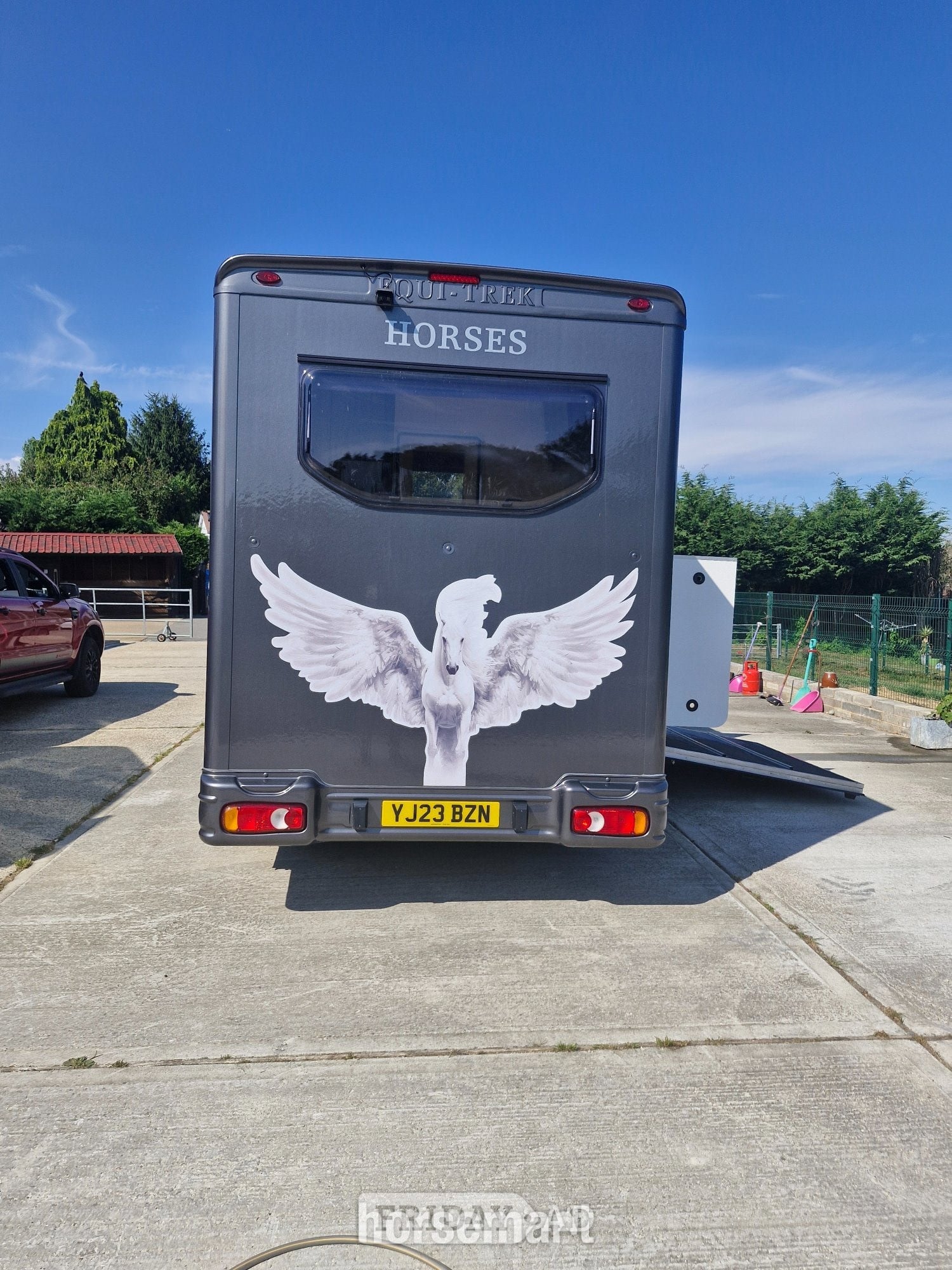 Equi-Trek Equinox Excel Peugeot Horsebox - Trailers & Horseboxes in Hockley