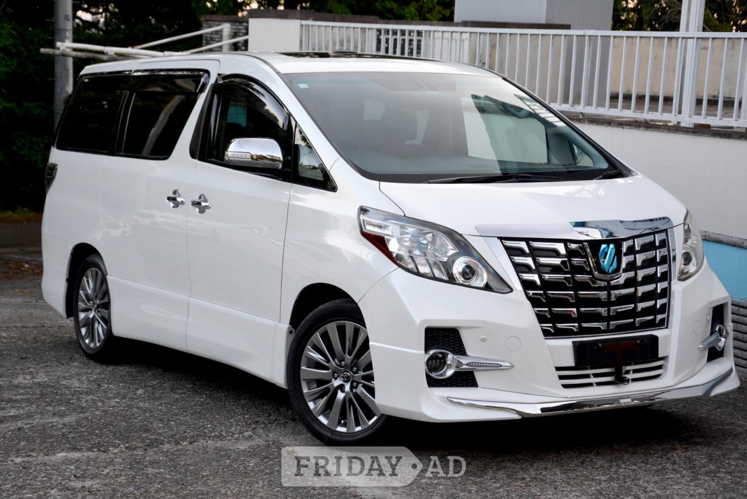 Toyota Alphard 2014 in Chingford