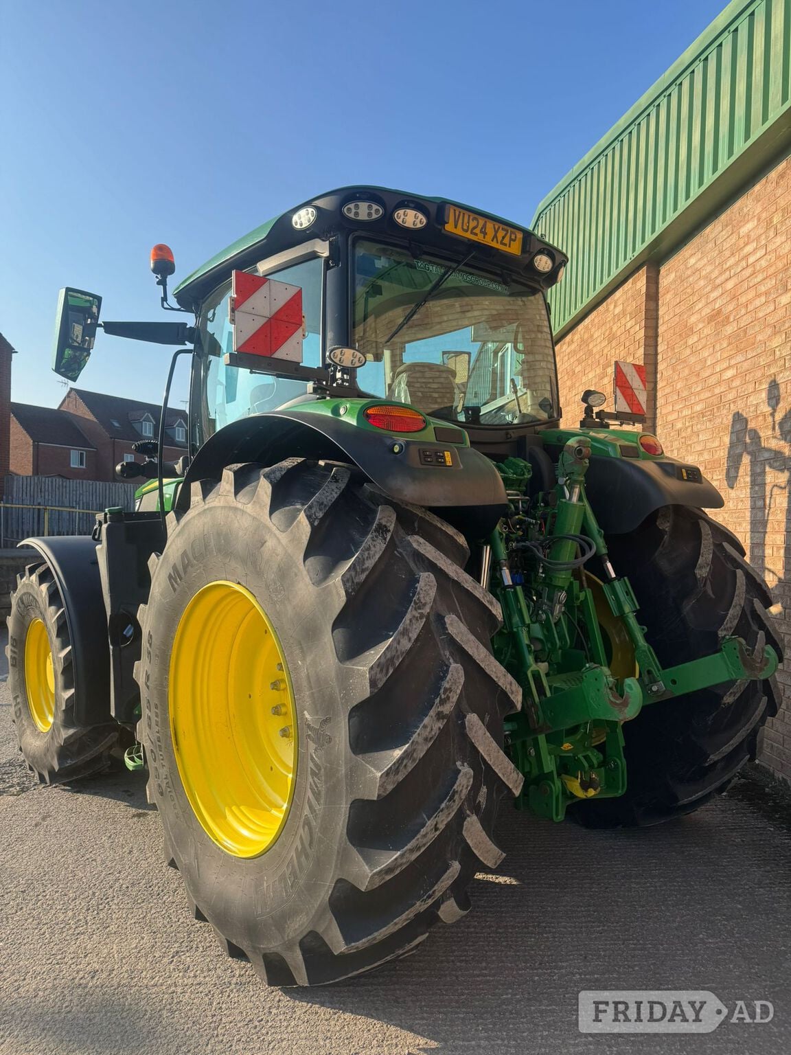 [ berth ]John Deere 6R 215