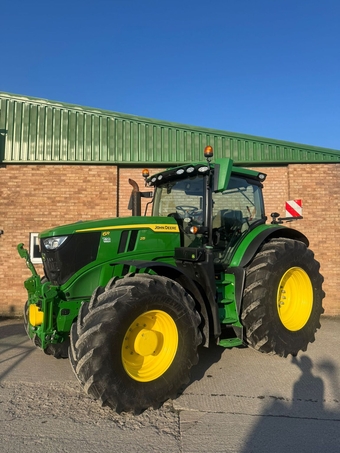 John Deere 6R 215 (2024) Tractor