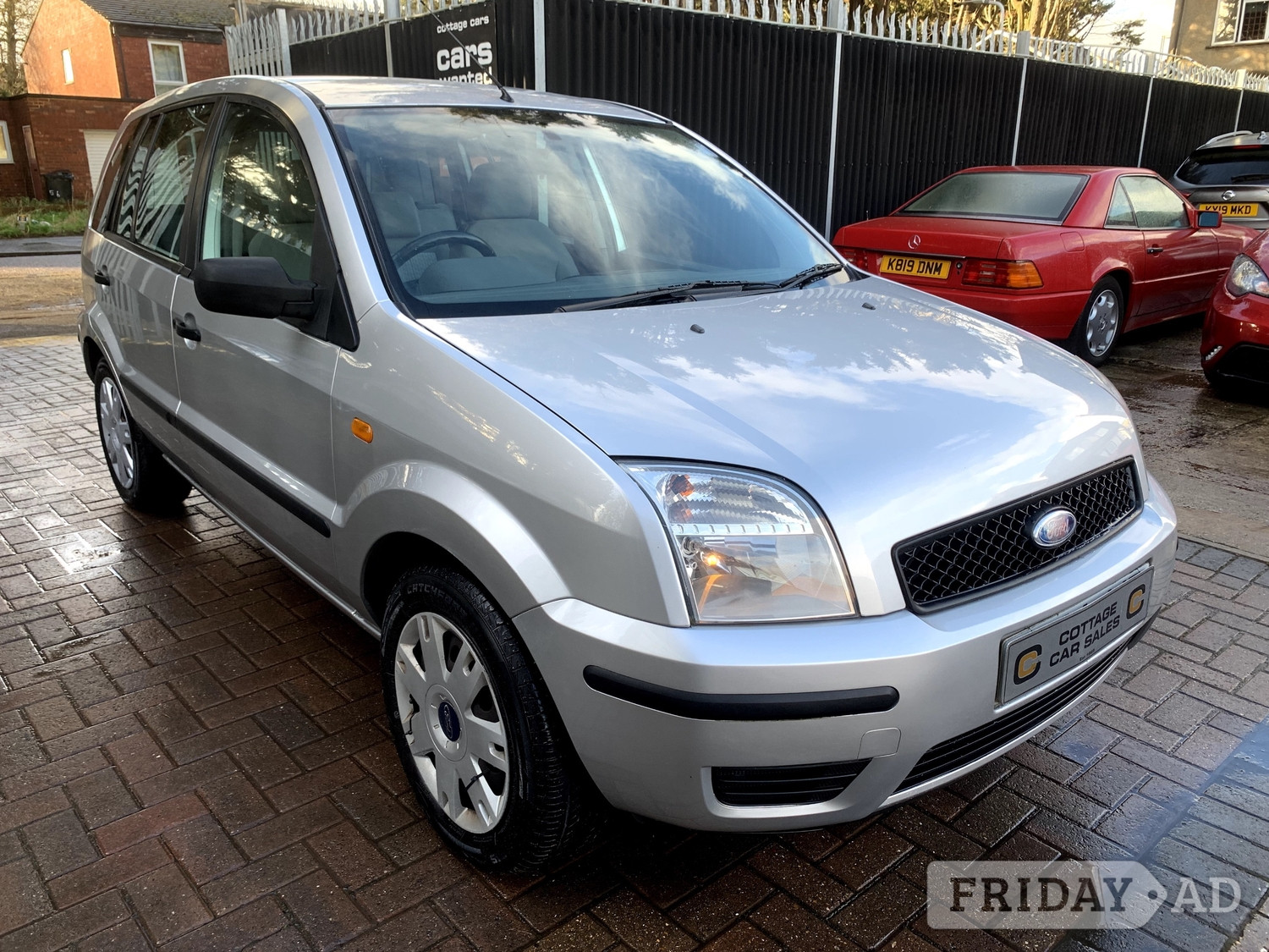 Ford Fusion 2004 in Hayes