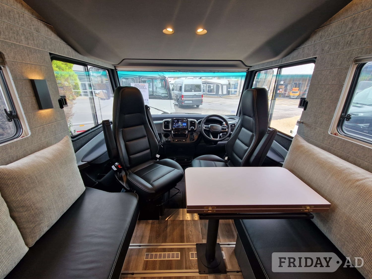 [4 berth ]Niesmann & Bischoff iSmove 6.9 E