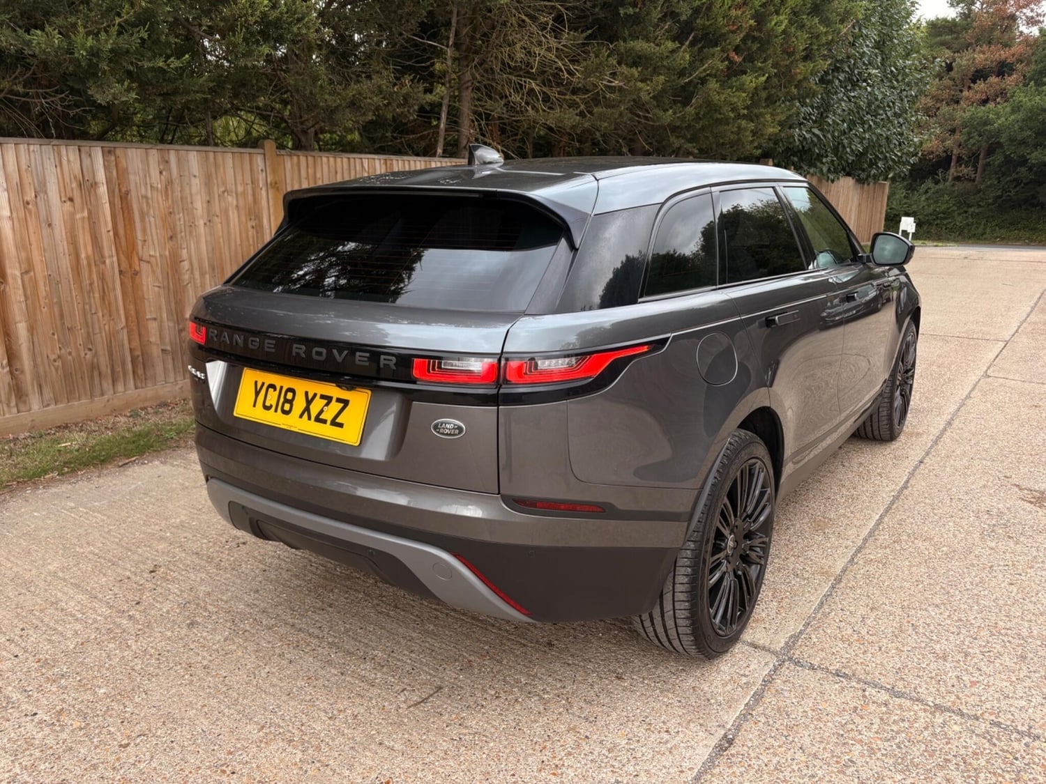 Land Rover Range Rover Velar 2018 - Cars in Tonbridge