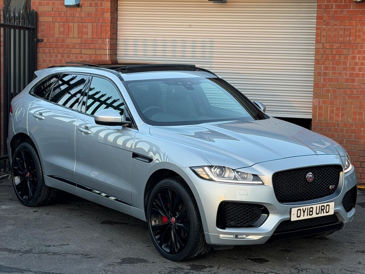[ berth ]Jaguar F-Pace