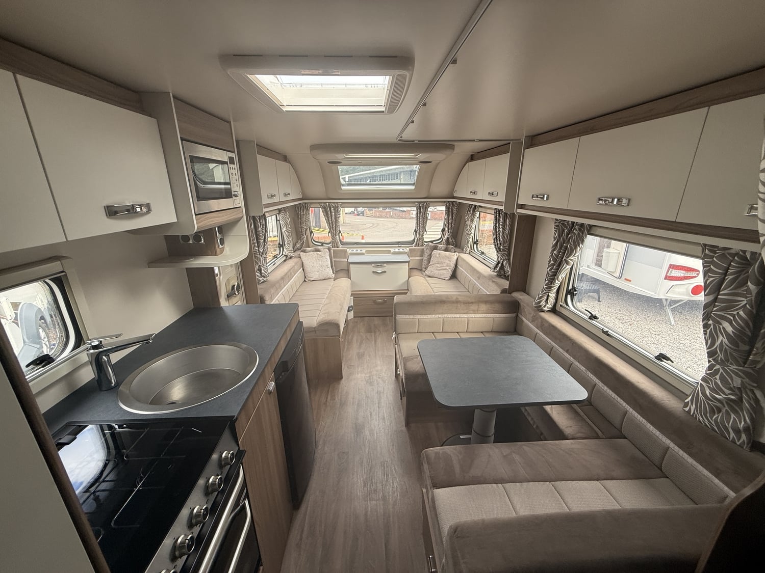 [6 berth ]Swift Icon Q6