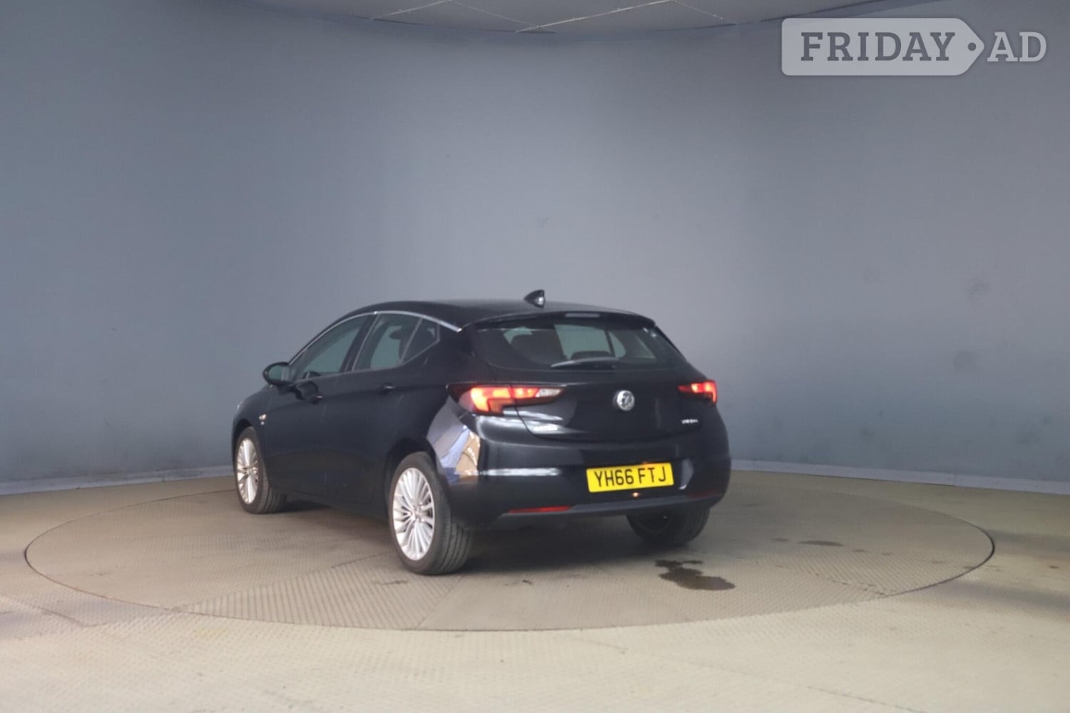 [ berth ]Vauxhall Astra