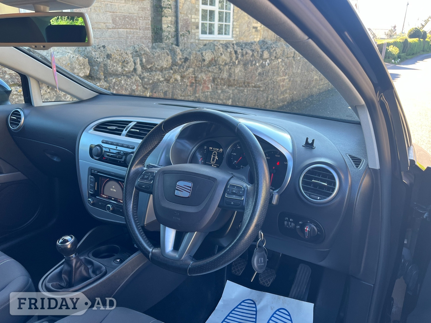 [ berth ]SEAT Leon