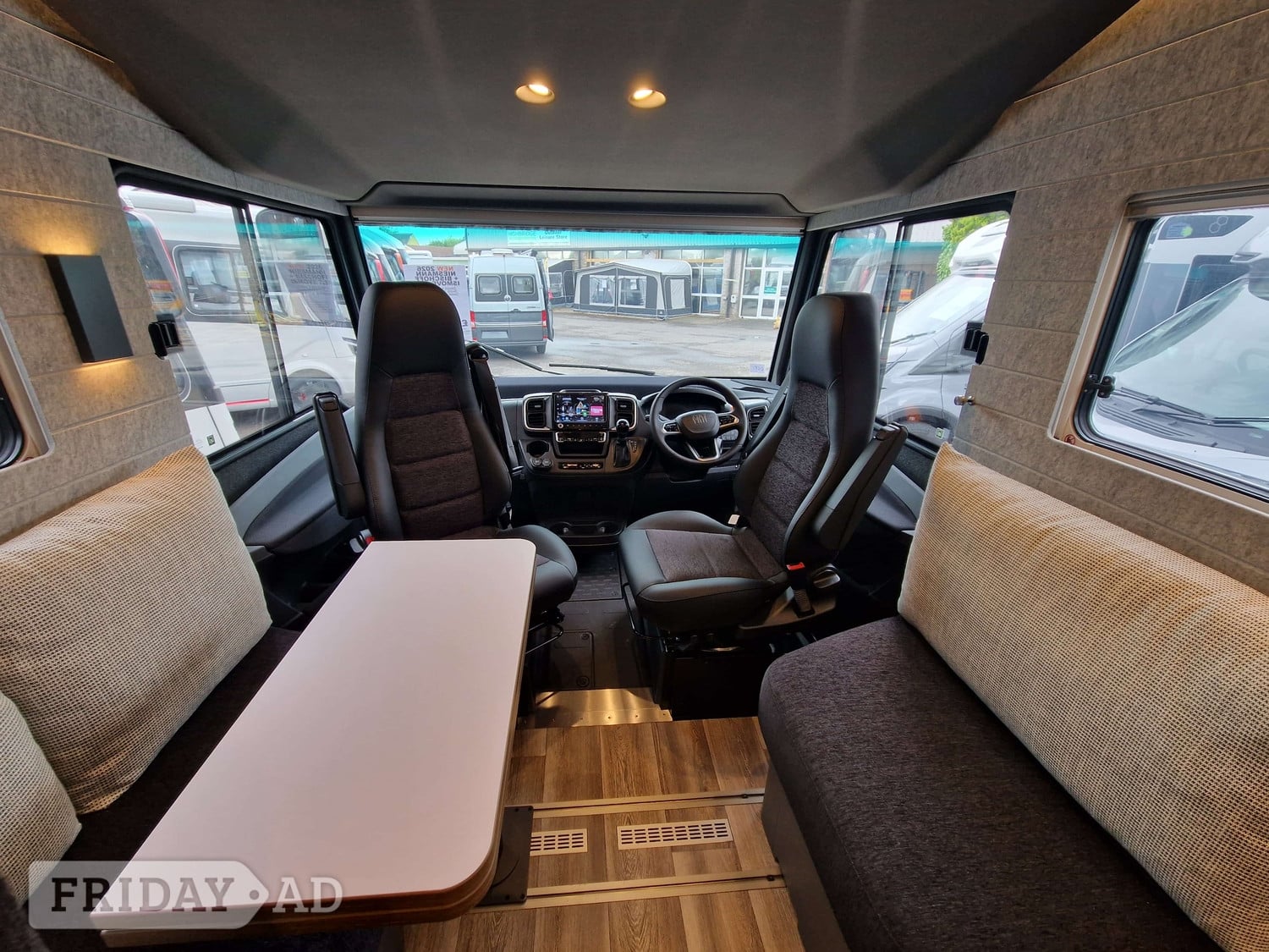 [4 berth ]Niesmann & Bischoff iSmove 7.3 F