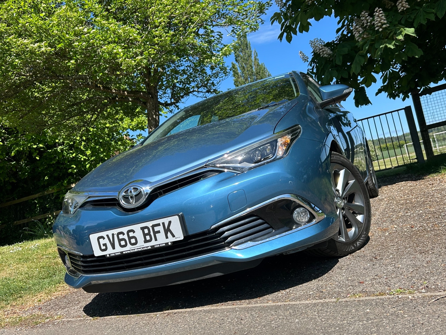 Toyota Auris 2017 - Cars in Alton
