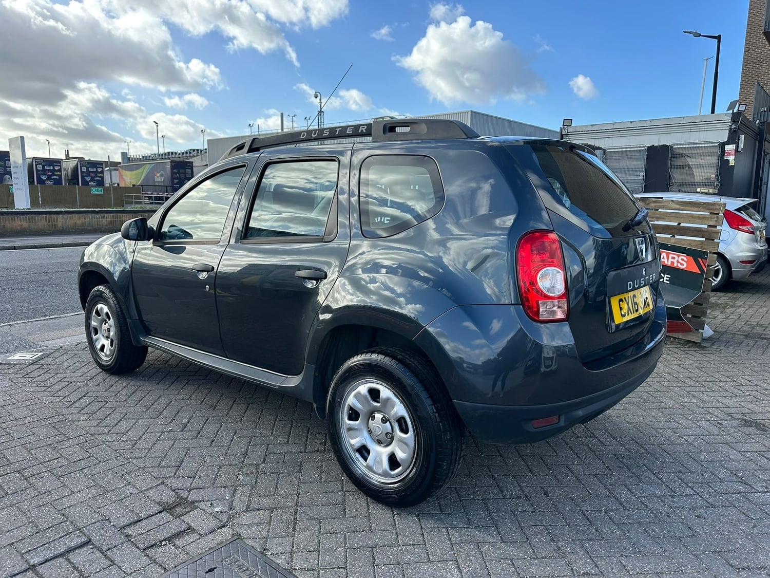 [ berth ]Dacia Duster