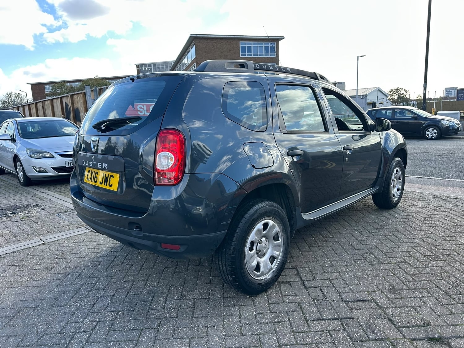 Dacia Duster 2016 - Cars in Slough