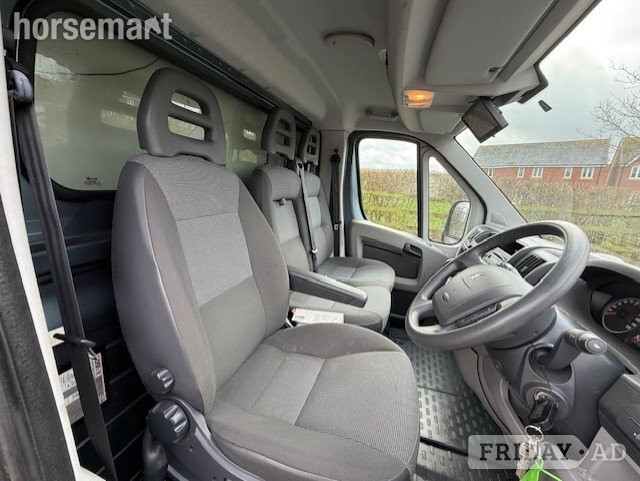 Equi-Trek Valiant Peugeot Horsebox - Trailers & Horseboxes in Banbury