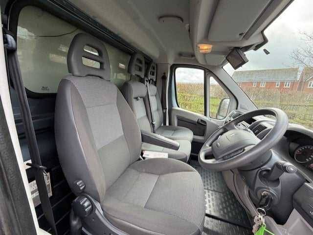 Equi-Trek Valiant Peugeot Horsebox - Trailers & Horseboxes in Banbury