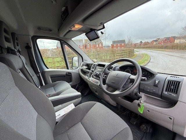Equi-Trek Valiant Peugeot Horsebox - Trailers & Horseboxes