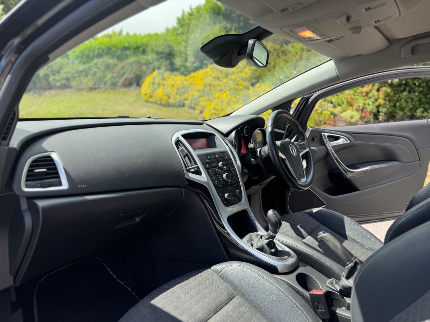 Vauxhall Astra 2013 - Cars