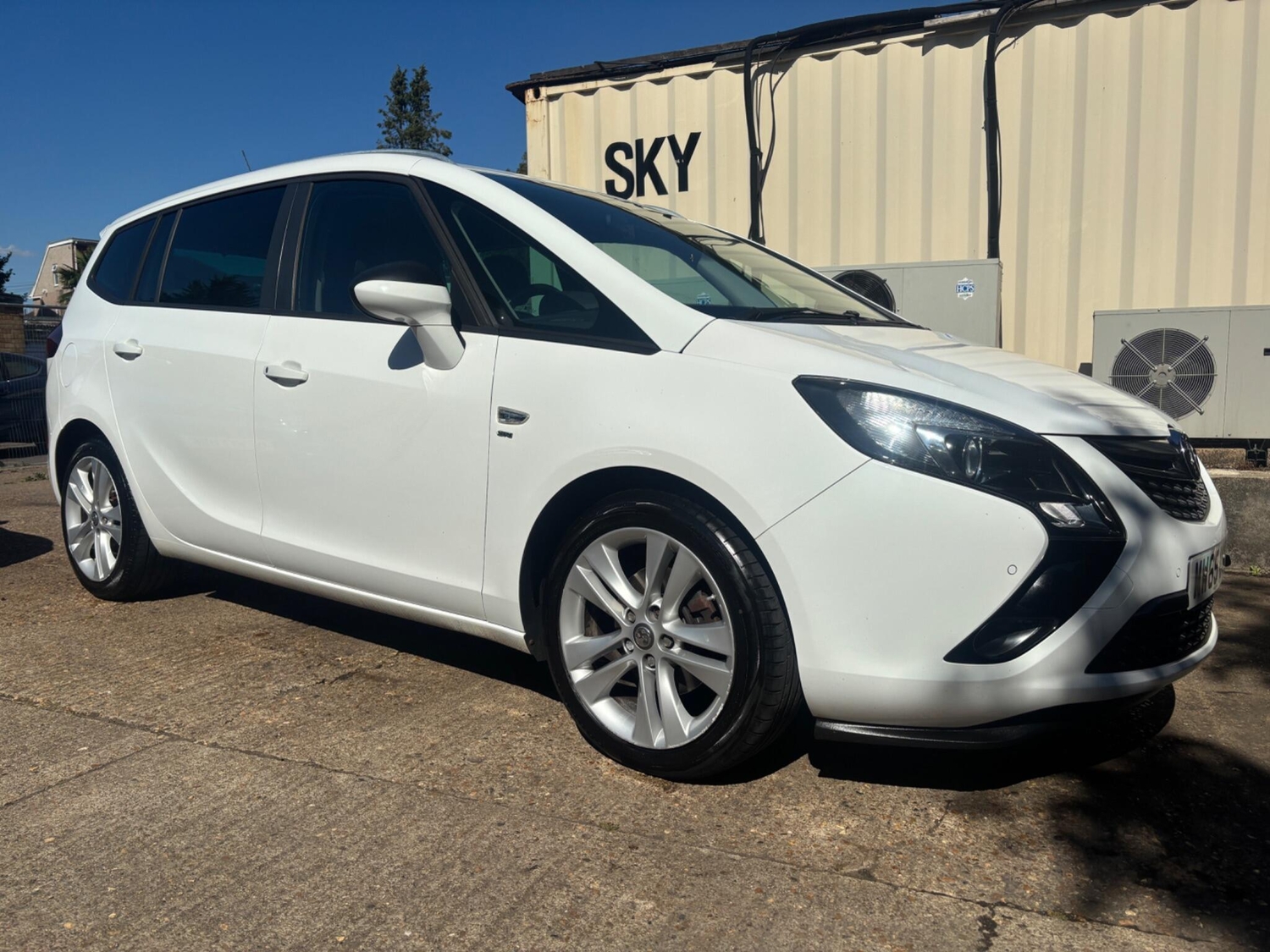 [ berth ]Vauxhall Zafira Tourer