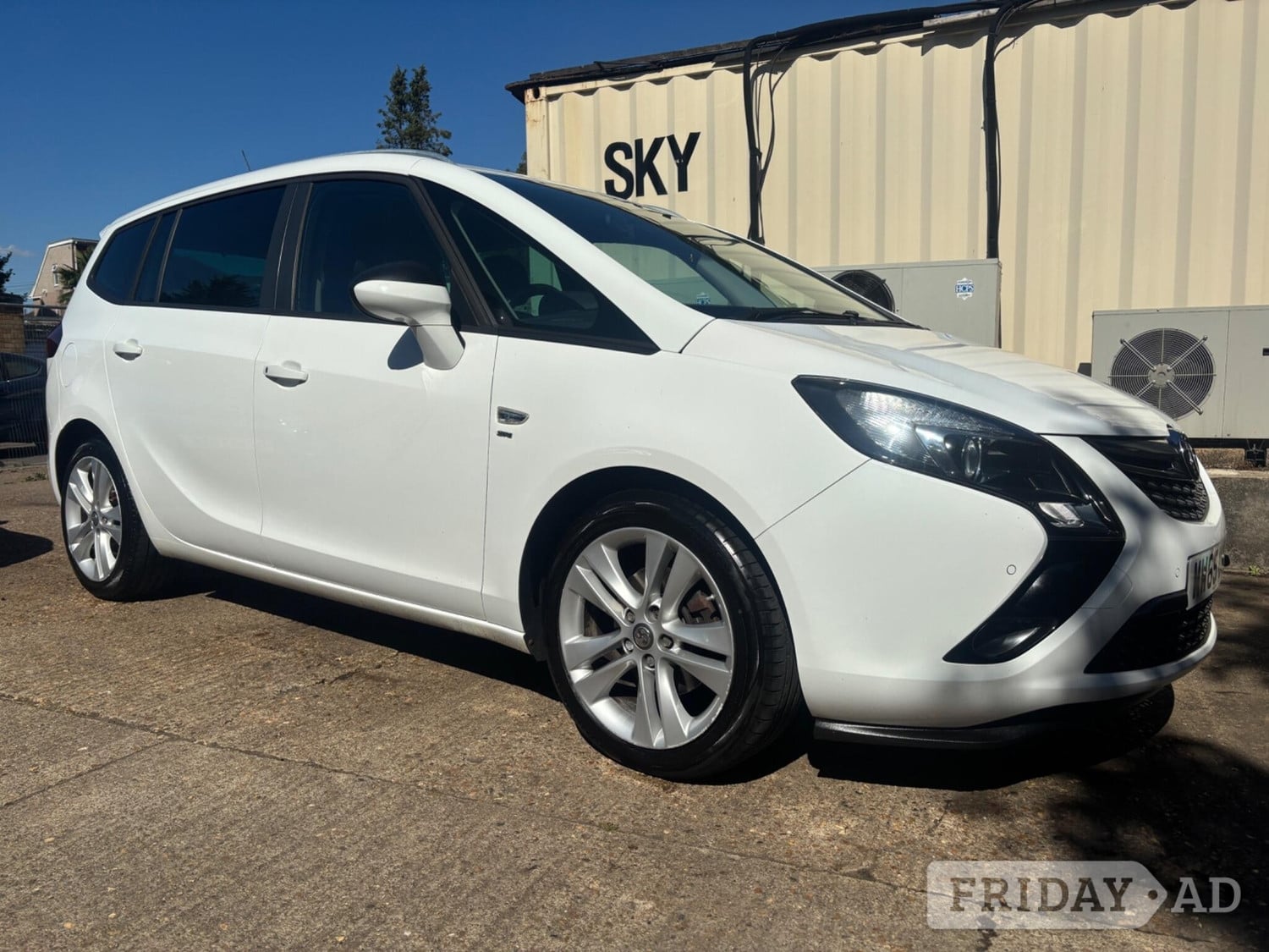 [ berth ]Vauxhall Zafira Tourer