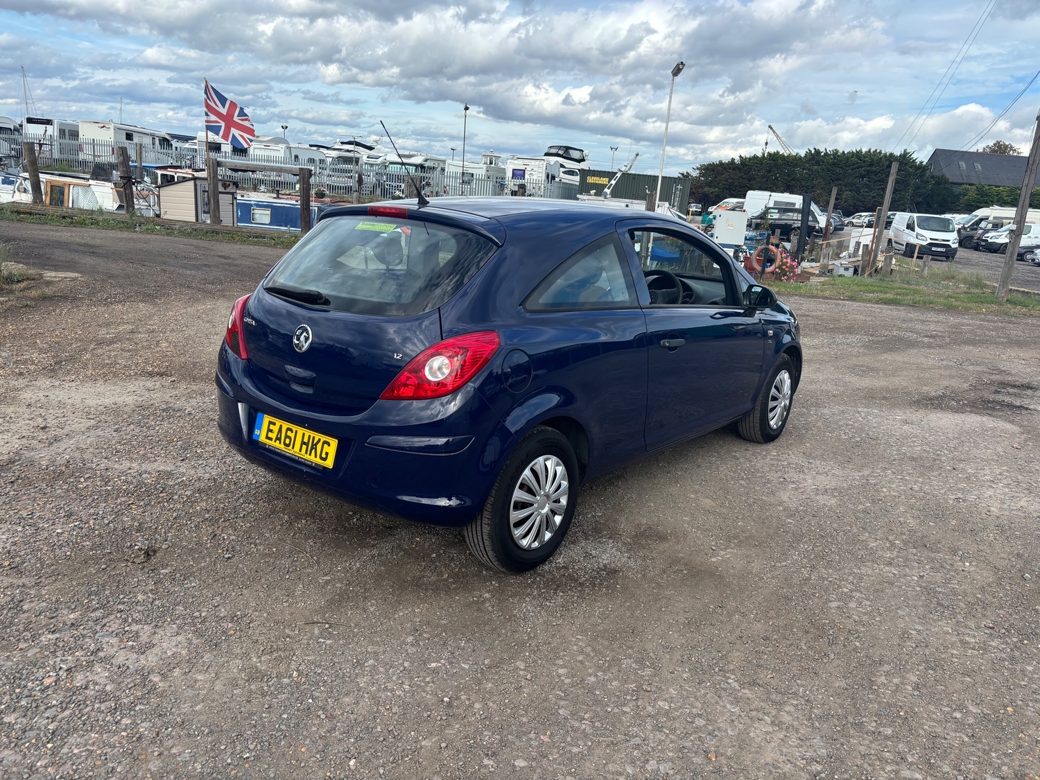 [ berth ]Vauxhall Corsa