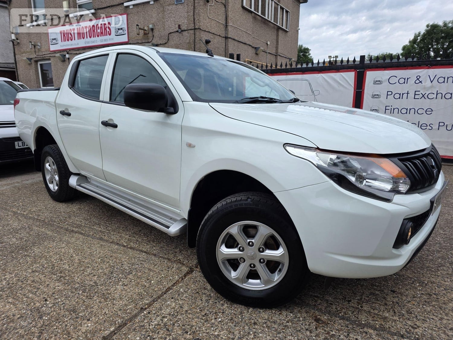 Mitsubishi L200 2017 in Hounslow