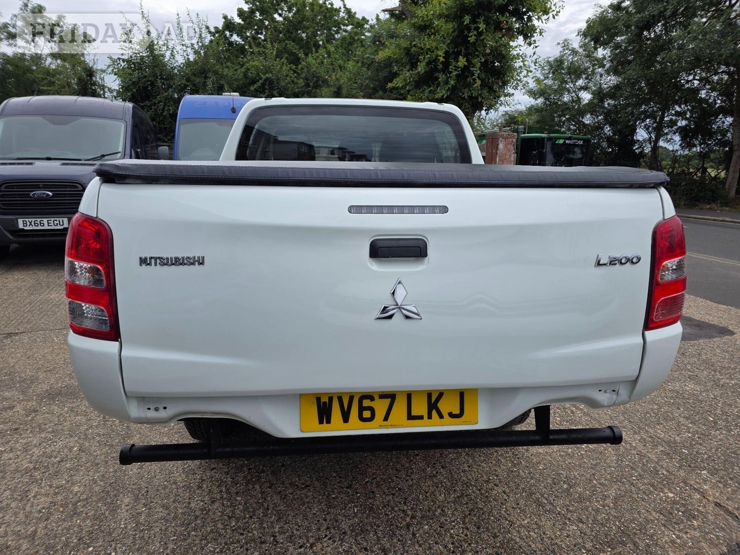 Mitsubishi L200 2017 - Vans & Commercial Vehicles in Hounslow