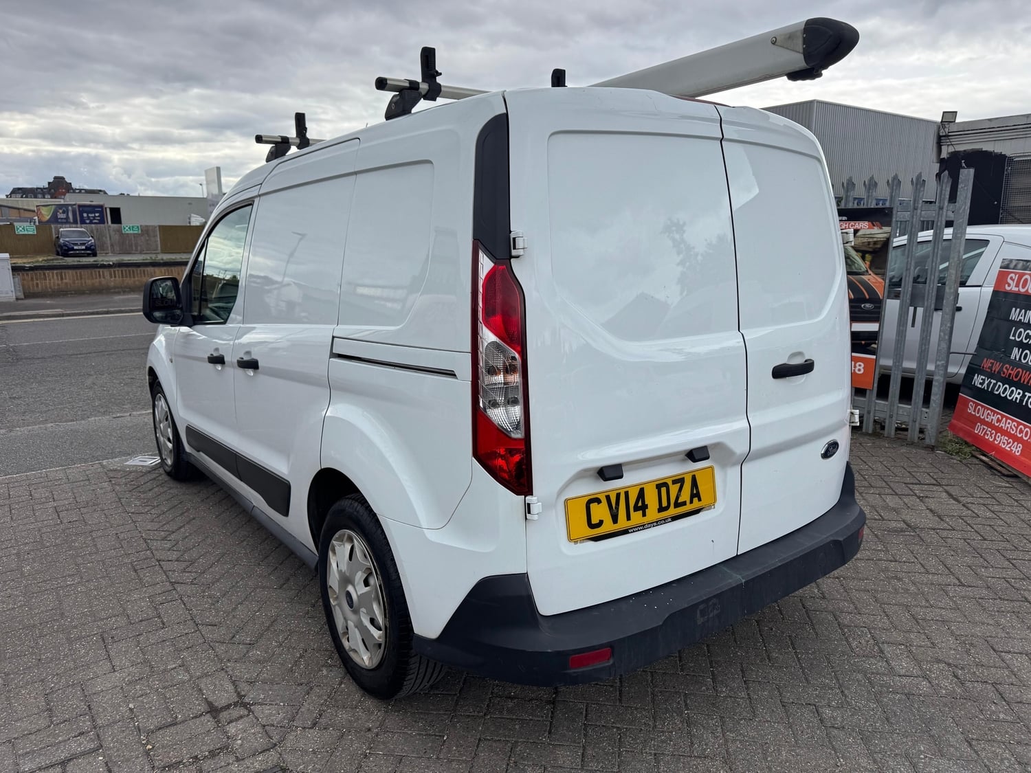 [ berth ]Ford Transit Connect