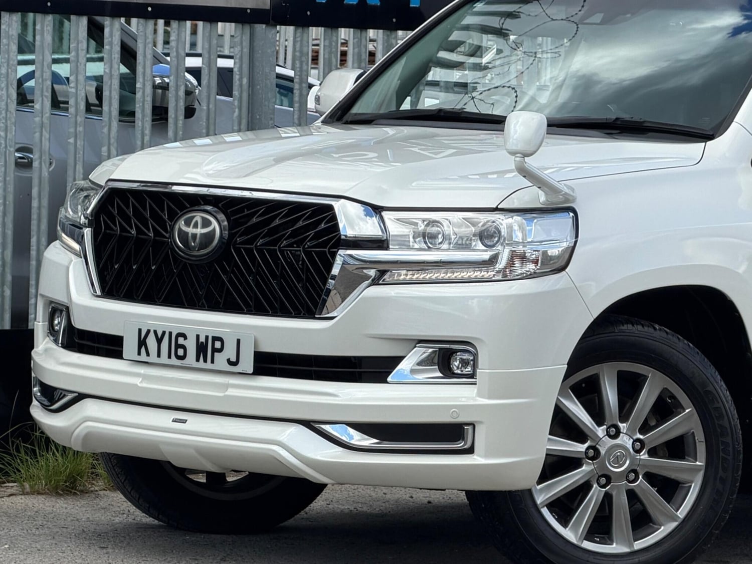 Toyota Land Cruiser 2016 - Cars in Bedford