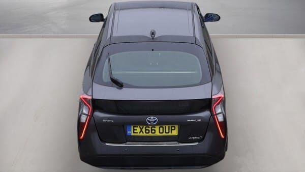 Toyota Prius 2016 - Cars in Hillingdon