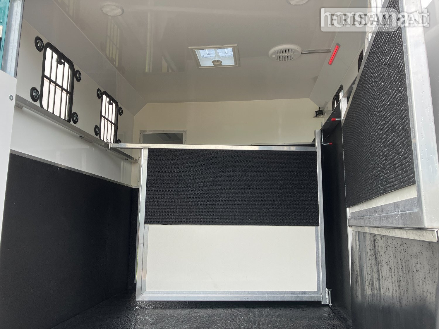 Trevett &amp; Smith  7T Iveco Horsebox - Trailers & Horseboxes