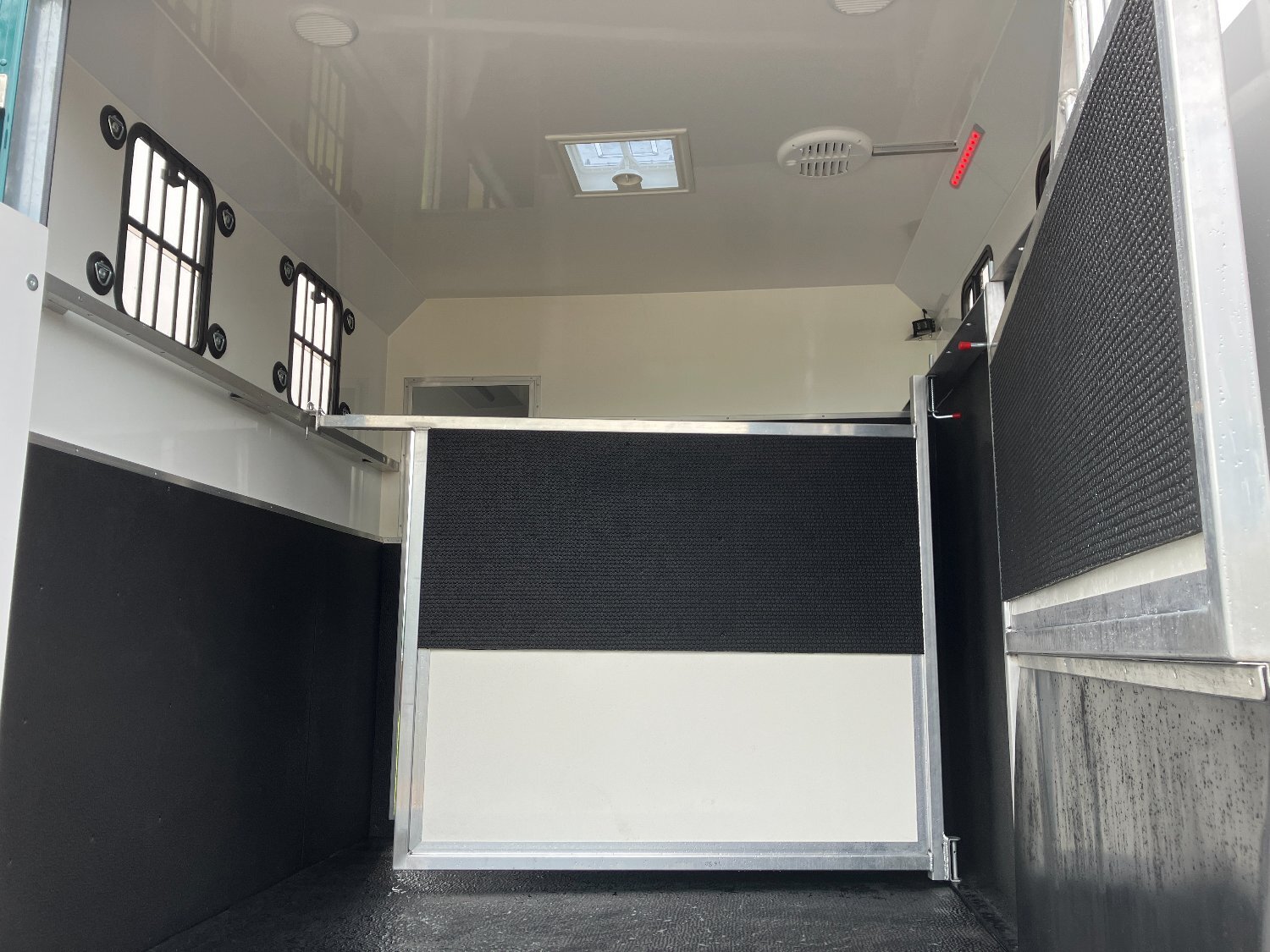 Trevett &amp; Smith  7T Iveco Horsebox - Trailers & Horseboxes