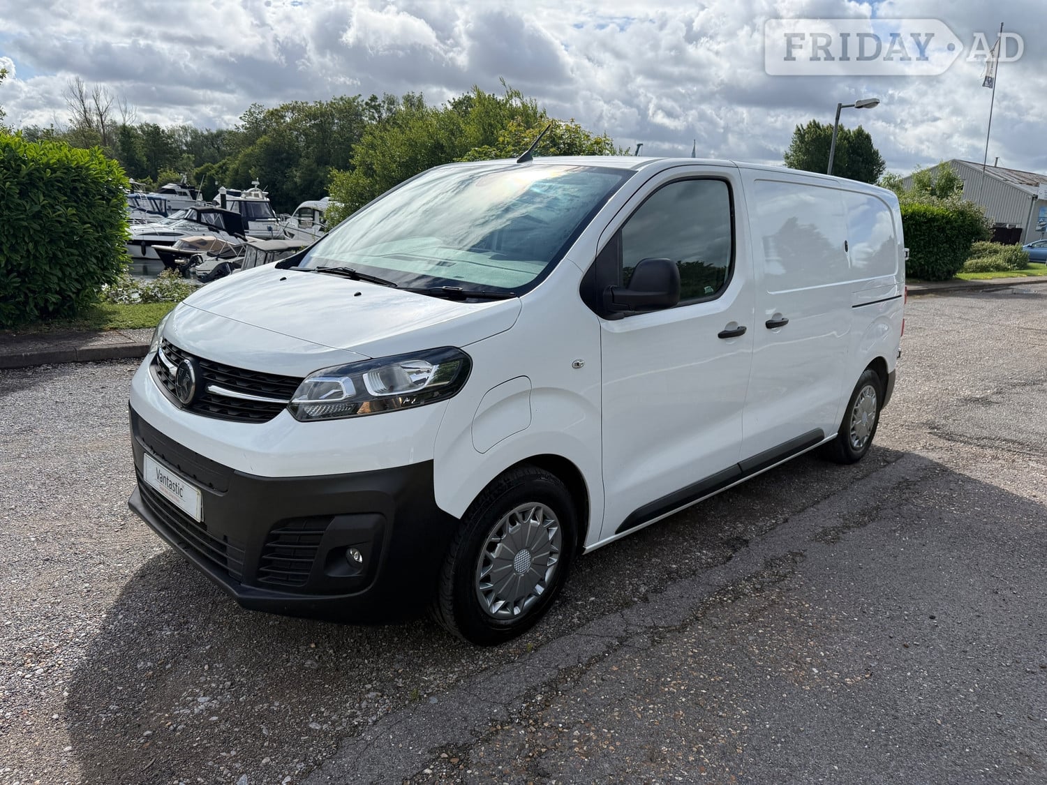 Vauxhall Vivaro 2022 in Chertsey
