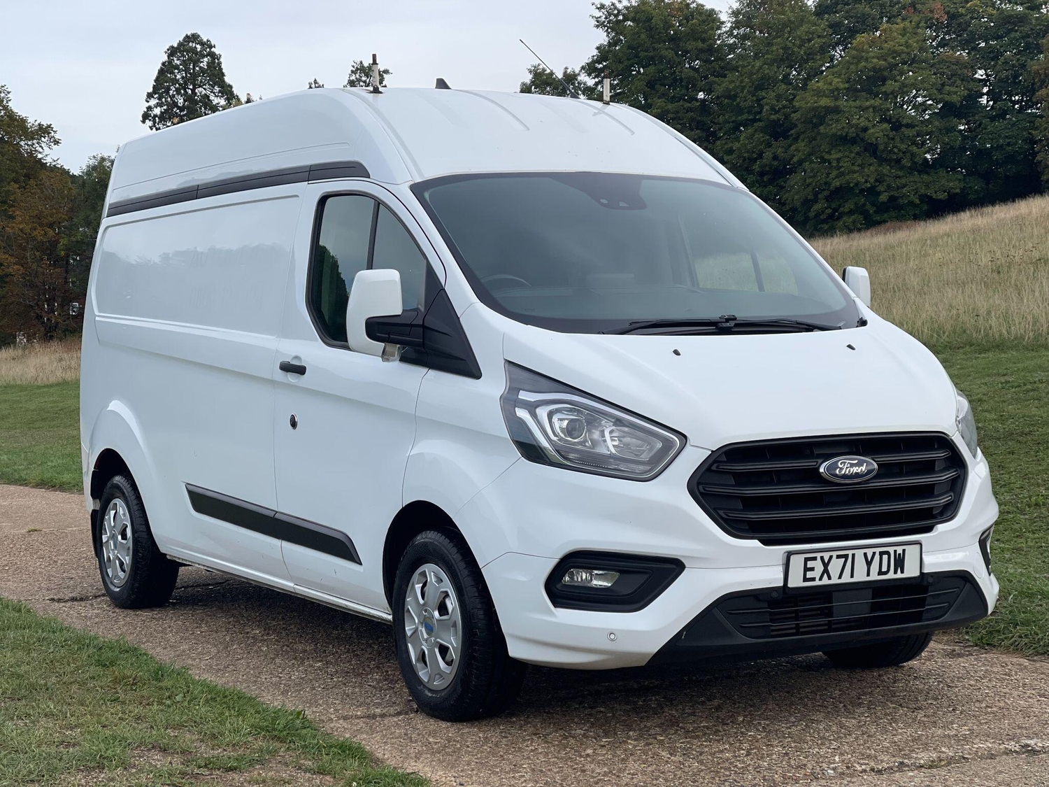 [ berth ]Ford Transit Custom
