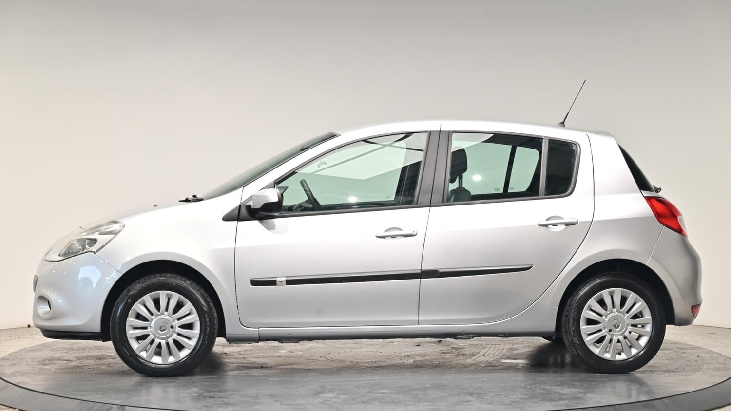 [ berth ]Renault Clio