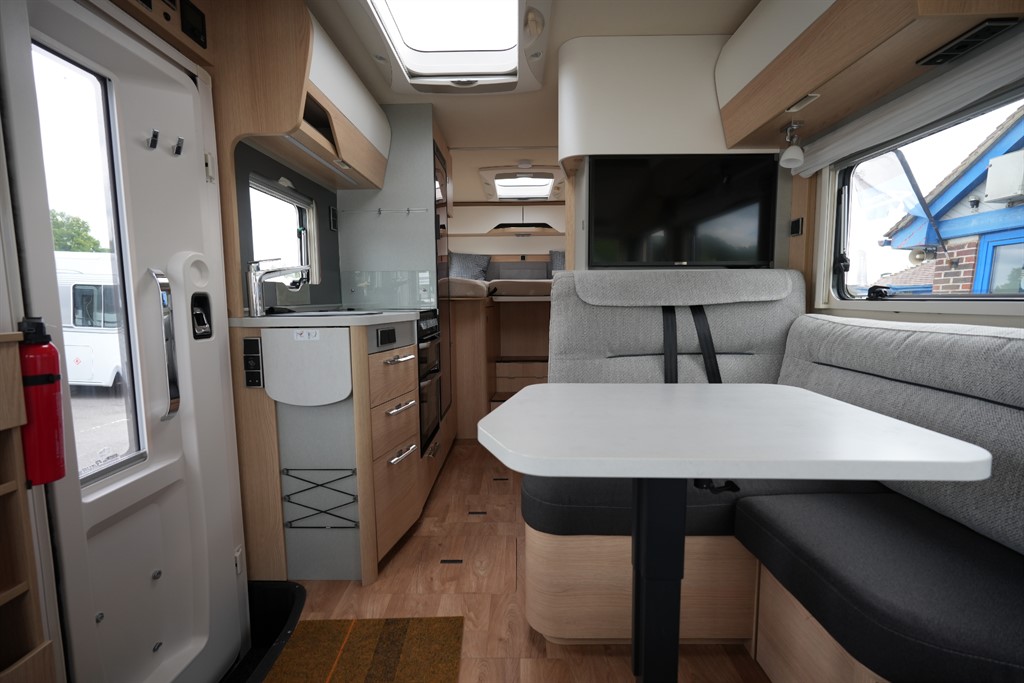 Hymer B-Class I 580 MERCEDES AUTO 5 BERTH 4 TRAVEL SEAT MOTORHOME Haywards Heath
