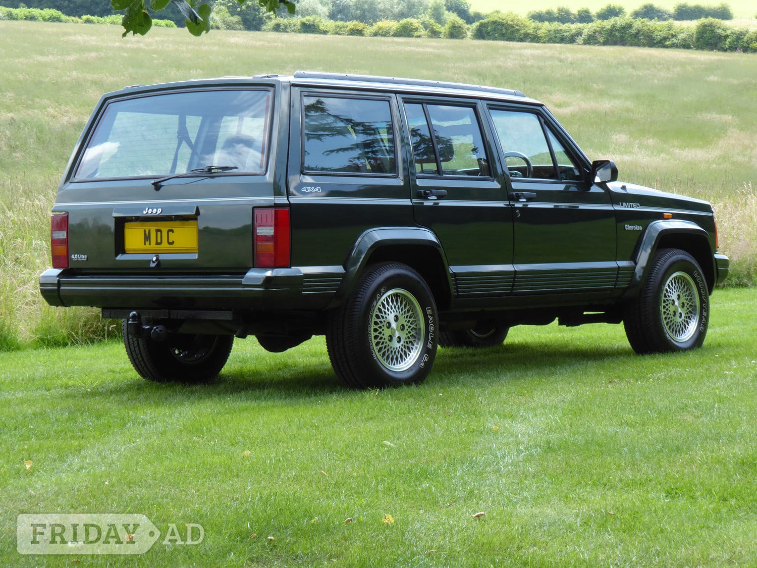 [ berth ]Jeep Cherokee