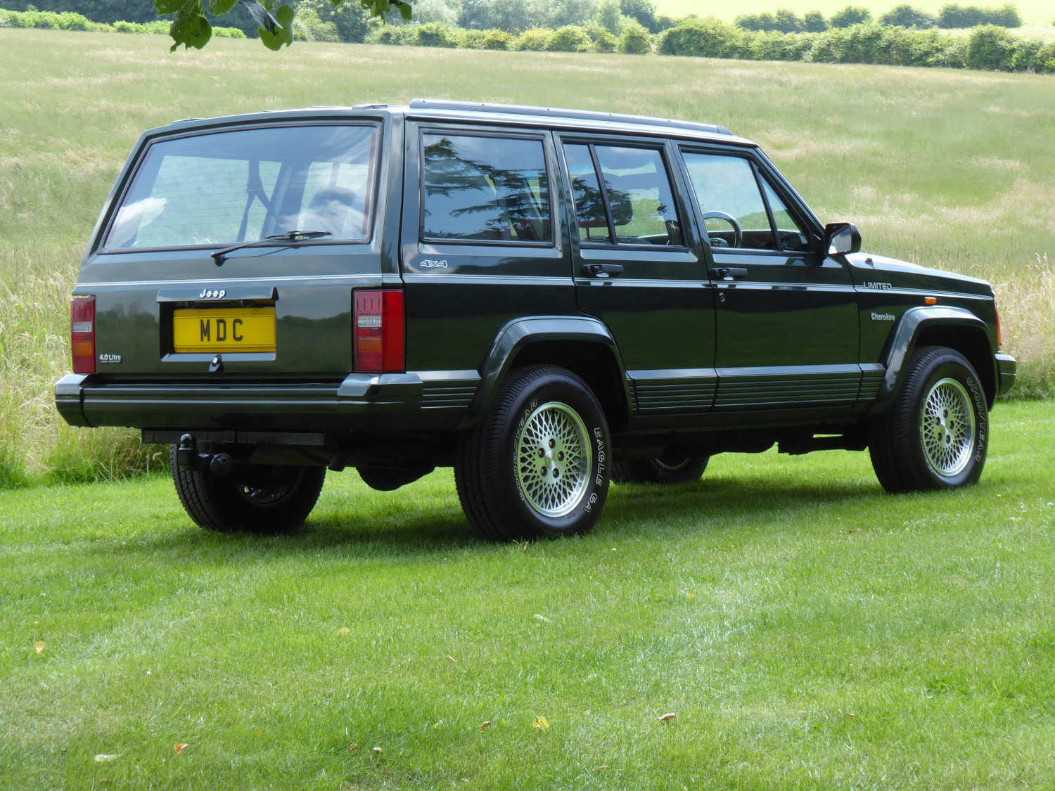 [ berth ]Jeep Cherokee