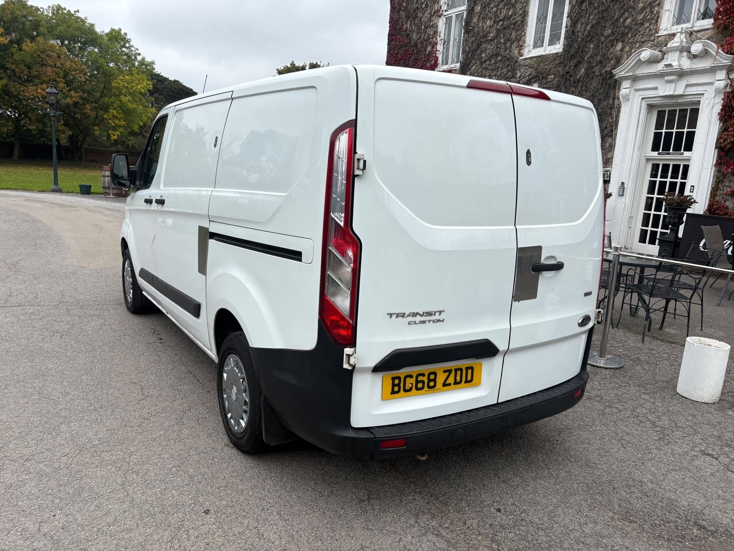 [ berth ]Ford Transit Custom
