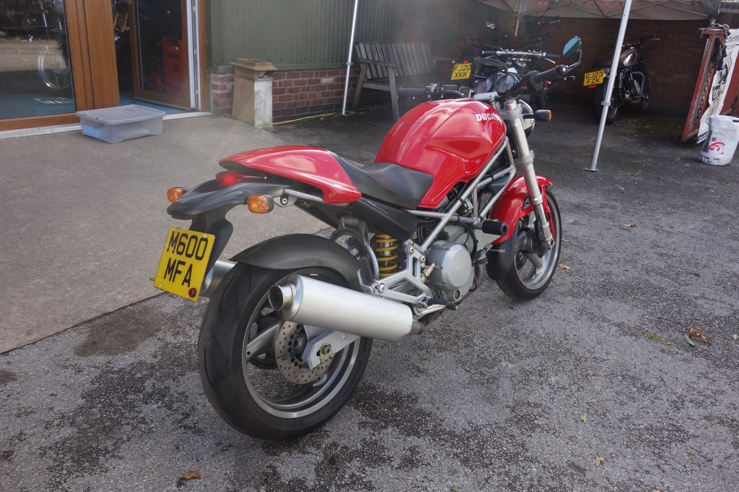[ berth ]Ducati 600