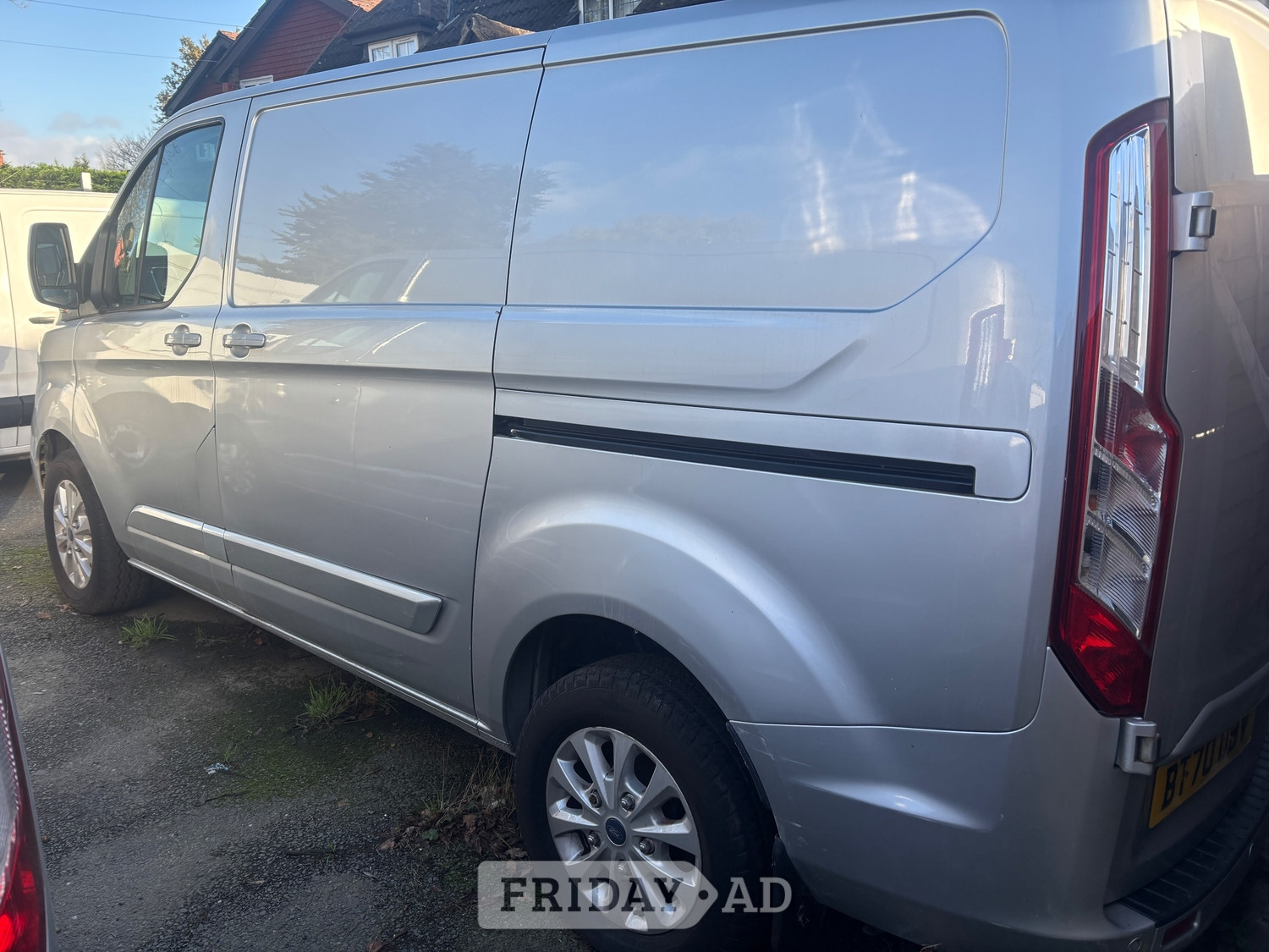 [ berth ]Ford Transit Custom