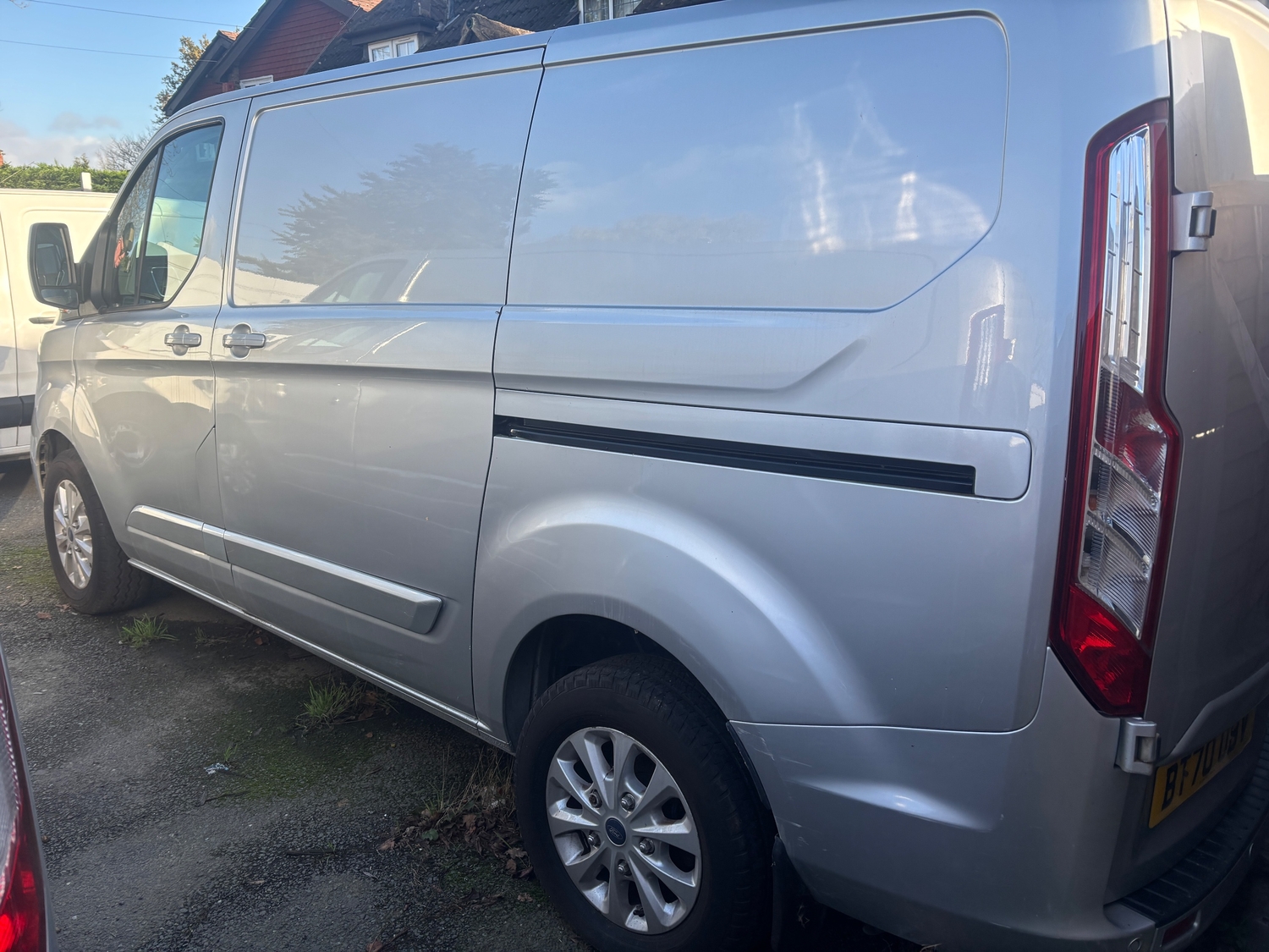 [ berth ]Ford Transit Custom