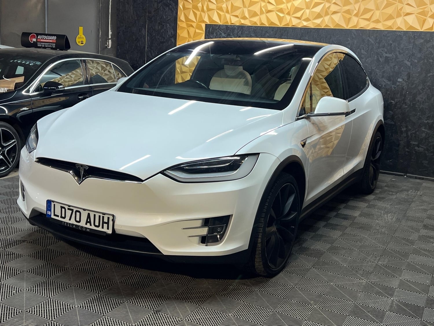 [ berth ]Tesla Model X