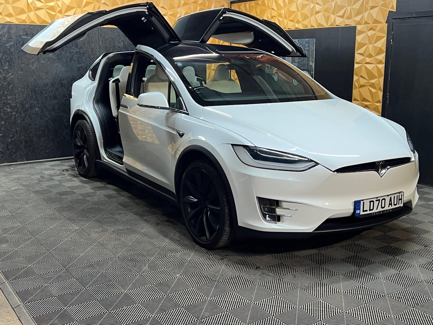 Tesla Model X 2020 - Cars