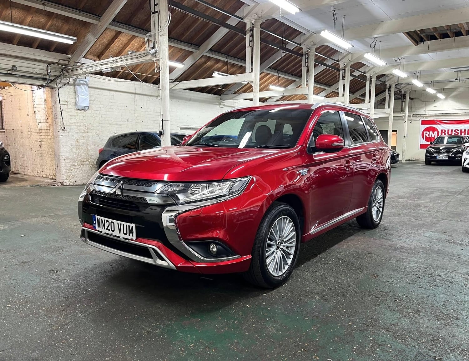 Mitsubishi Outlander 2020 - Cars in Rushden