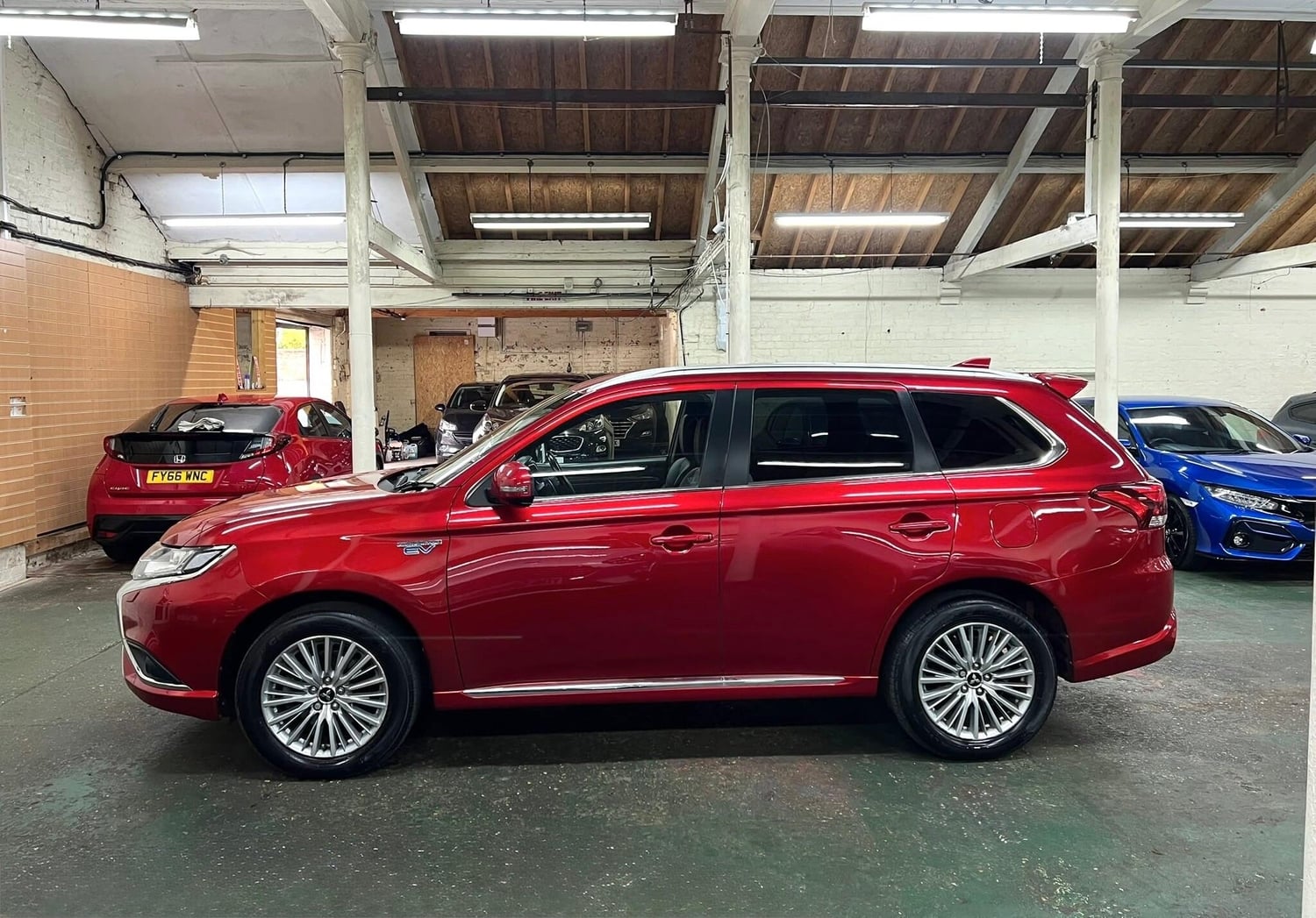 Mitsubishi Outlander 2020 - Cars