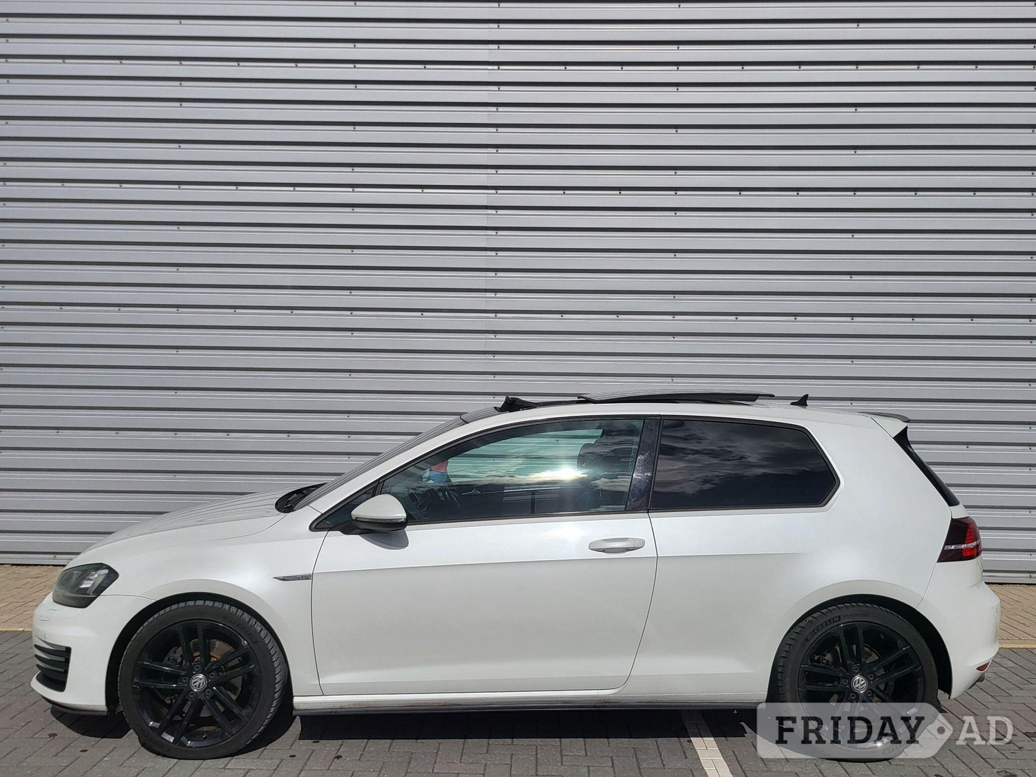 Volkswagen Golf 2017 - Cars in Manchester